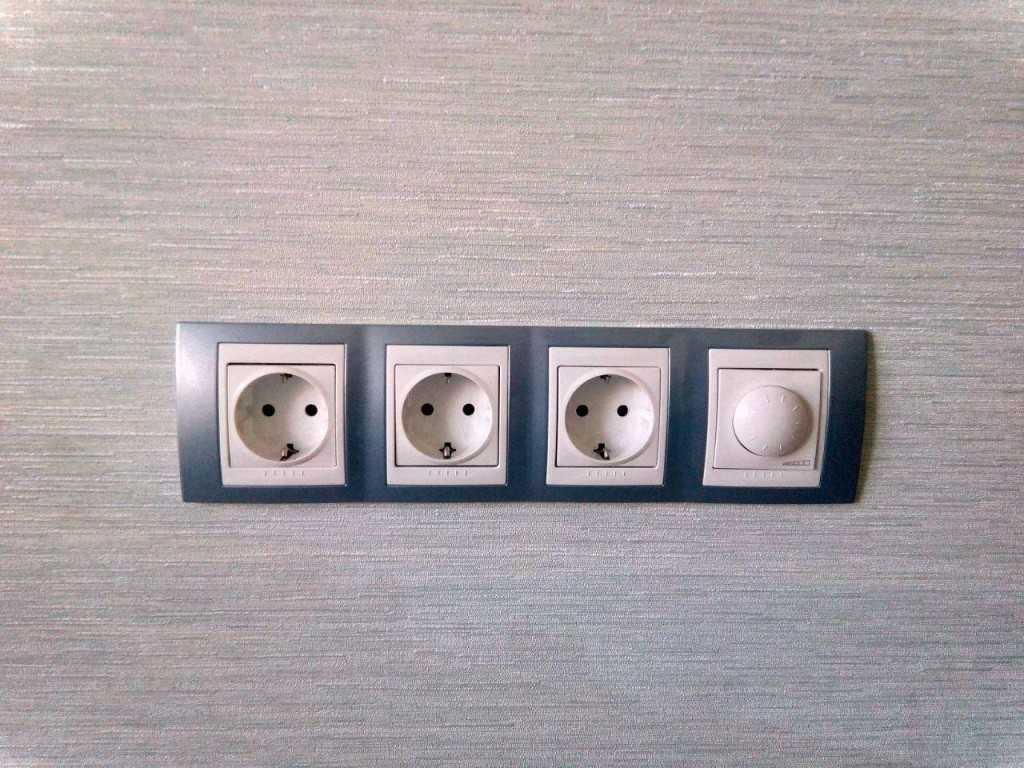 Установка розеток в Алупке
